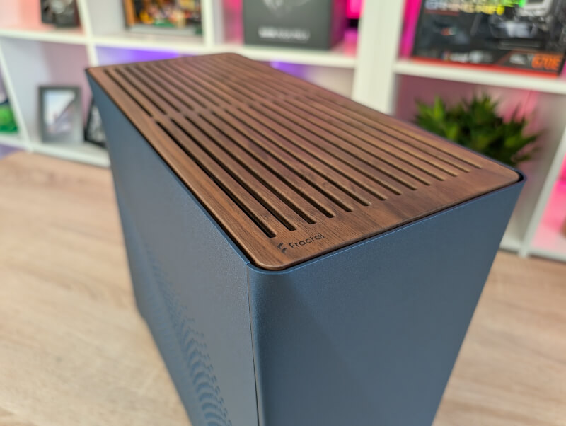 Fractal Design Era 2 Tischplatte aus Walnussholz